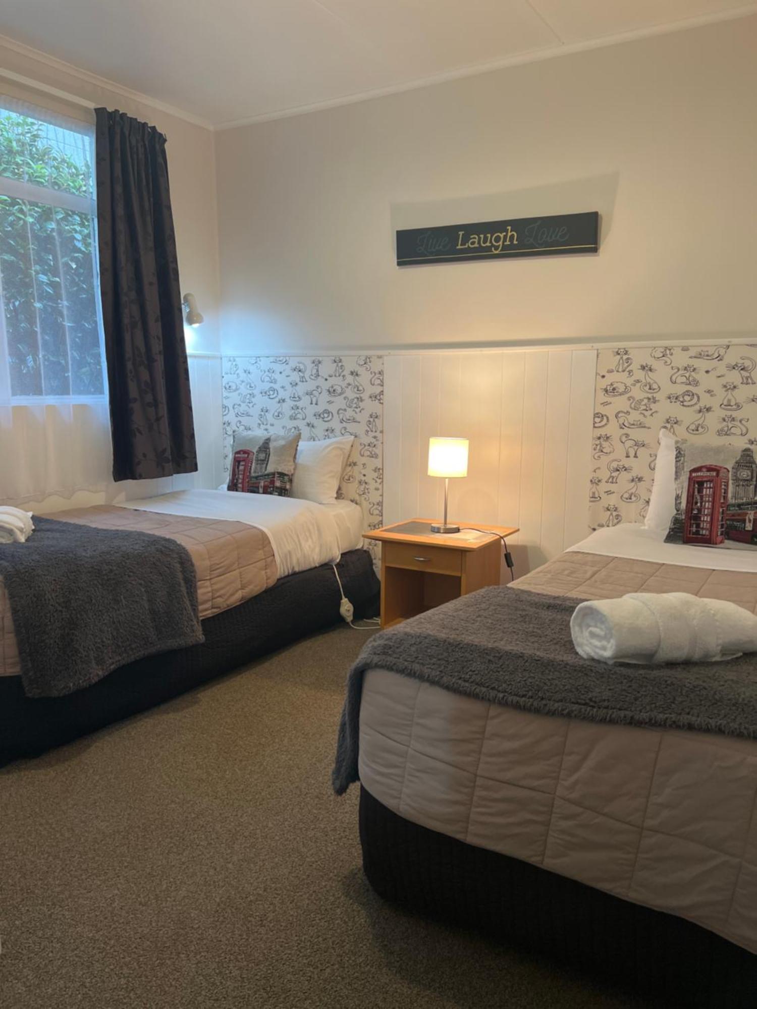 פיקטון High Street Living Motel מראה חיצוני תמונה